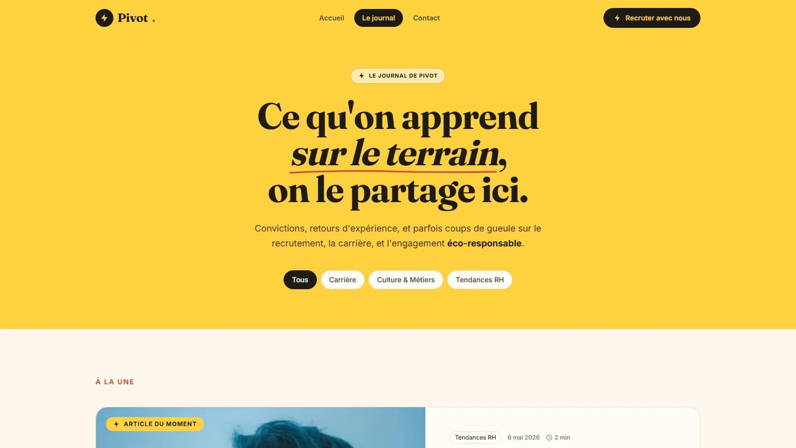 Page Le journal de Pivot avec son titre jaune « Ce qu'on apprend sur le terrain, on le partage ici », des filtres de catégories et l'article à la une