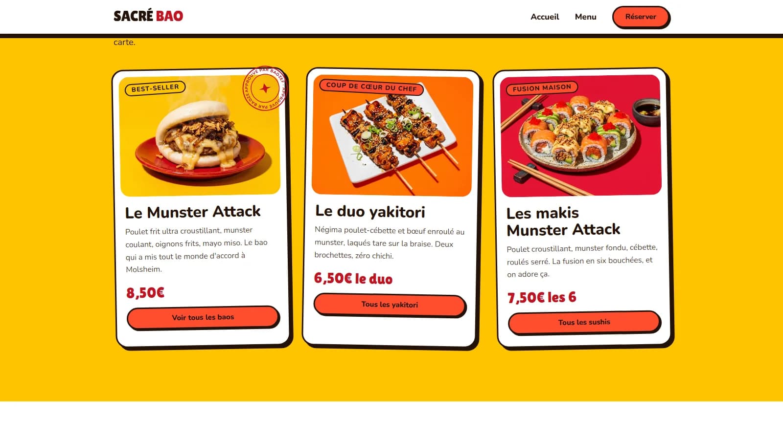 Section carte sur fond jaune présentant trois plats vedettes en cartes photo : le bao best-seller « Le Munster Attack » à 8,50 €, « Le duo yakitori » laqué à 6,50 € et « Les makis Munster Attack » à 7,50 € les six